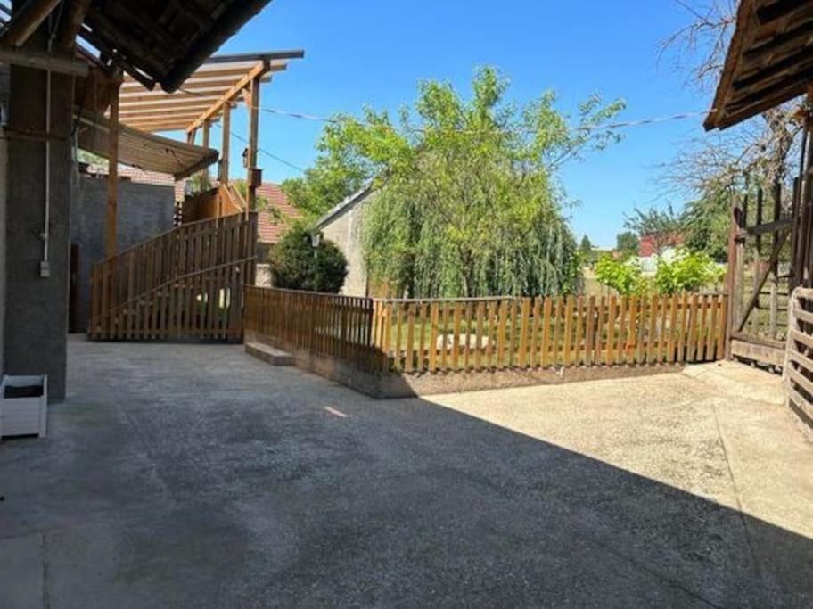 Maison Au Sein D'Une Ferme Villa Rahling Exterior photo